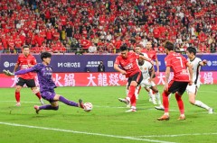 成都蓉城战术调整显奇效，球员发挥助力上海申花冠军争夺战平局