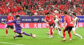 成都蓉城战术调整显奇效，球员发挥助力上海申花冠军争夺战平局